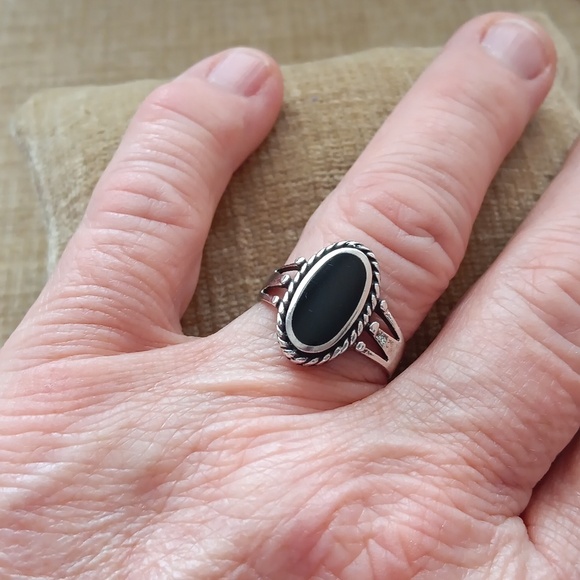 Silver Onyx Ring - Picture 8 of 10